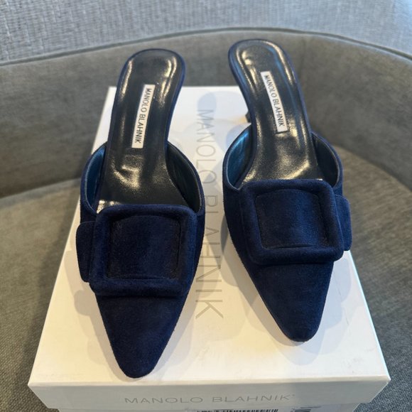Manolo Blahnik Maysale 50 Navy Blue Suede Kitten Heel Mules - Picture 2 of 13